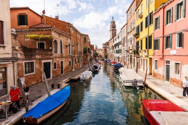 Venedik, İtalya - Eylül 2024: Venedik 'teki Tarihi Kanal Sarayı