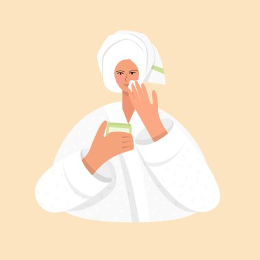  Havlu ve bornozlu kadın maske takıyor ya da yüzünü ovuyor. Düz Çizim.