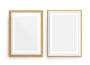 Duvardaki boş ahşap çerçeveler. Beyaz arkaplanda çerçeve modellemesi.
