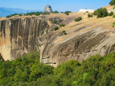 Güneşli görünümü Meteora, Yunanistan.