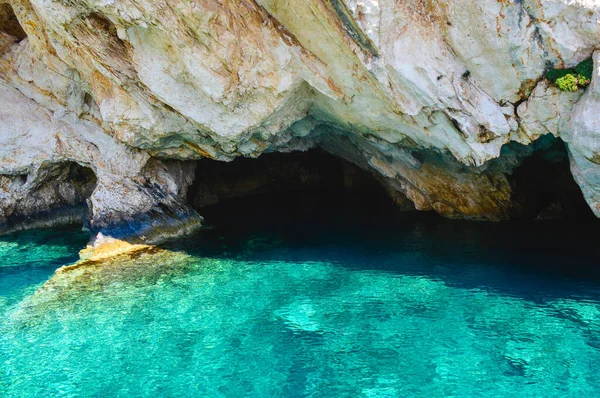 Морская Пещера Скалистом Побережье Острова Закинф Греция — стоковое фото