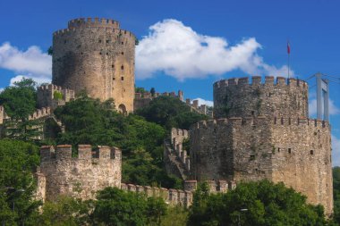 Yazın güzel Konstantinopolis şehri büyüleyicidir.