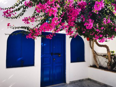 Santorini yaz tatilleri için bir Yunan adasıdır.