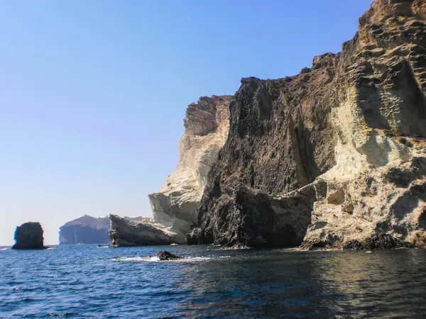 Santorini yaz tatilleri için bir Yunan adasıdır.