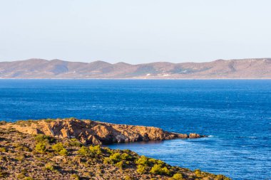 Atina kenti, pek çok antik eser ve mükemmel iklimle, Atina kenti, Yunanistan, 03-15-2020 ile yıl boyunca Yunanistan 'ın tatil başkenti konumunda bulunuyor.