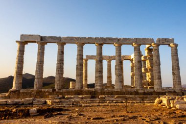 Atina kenti, pek çok antik eser ve mükemmel iklimle, Atina kenti, Yunanistan, 03-15-2020 ile yıl boyunca Yunanistan 'ın tatil başkenti konumunda bulunuyor.