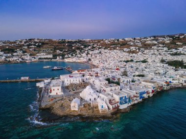 Santorini, Yunanistan 'daki Oia adasının beyaz sarayları..