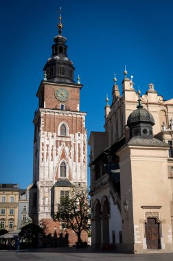 Güneşli bir günde eski Krakow kasabası