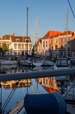 Leesat şehri, Goes, Hollanda 'da tekneleri olan güzel bir liman.