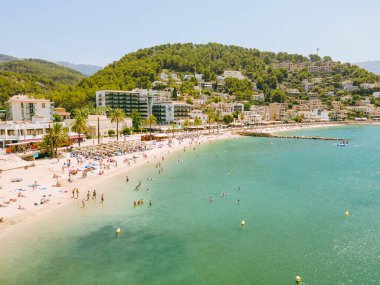 Mallorca Limanı 'ndaki yatların güzel manzarası
