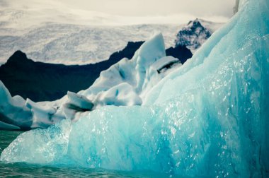 Jokulsarlon Buzulu 'nda buzul, Güney İzlanda.