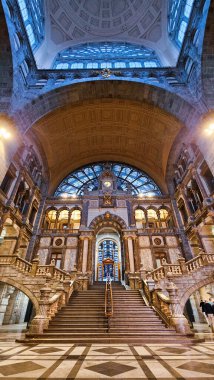 Antwerp şehrindeki tren istasyonu. Belçika