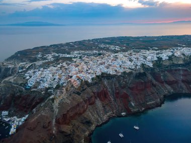 Eski Santorini şehrinin havadan görünüşü, Yunanistan.