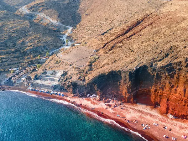 Santorini 'nin lüks plajının havadan görünüşü