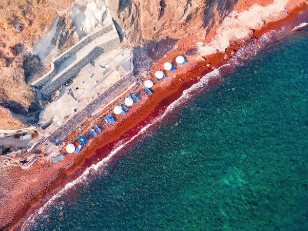Santorini 'nin lüks plajının havadan görünüşü