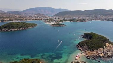 Arnavutluk 'taki lüks deniz tatil beldesi. Arnavutluk 'un en güzel plajı Ksamil. İnsansız hava aracı görüntüleri