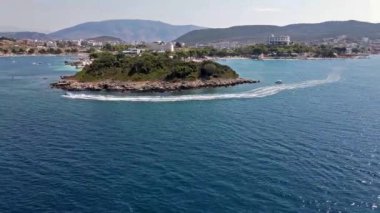 Arnavutluk 'taki lüks deniz tatil beldesi. Arnavutluk 'un en güzel plajı Ksamil. İnsansız hava aracı görüntüleri