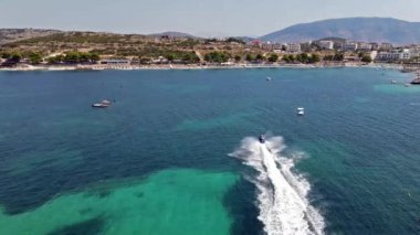 Arnavutluk 'taki lüks deniz tatil beldesi. Arnavutluk 'un en güzel plajı Ksamil. İnsansız hava aracı görüntüleri