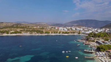 Arnavutluk 'taki lüks deniz tatil beldesi. Arnavutluk 'un en güzel plajı Ksamil. İnsansız hava aracı görüntüleri