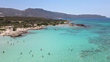 Güzel bir çimento sahili manzarası