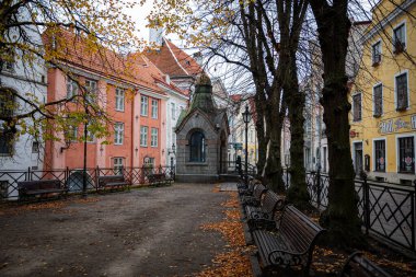 Tallinn şehrinin eski bir kasabası Sonbahar günü
