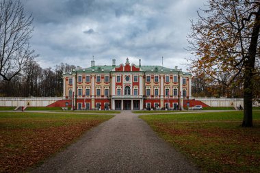 Kadriorg Parkı, yaklaşık 70 hektarlık alanı kapsayan Estonya 'nın en olağanüstü saray ve şehir parkı..