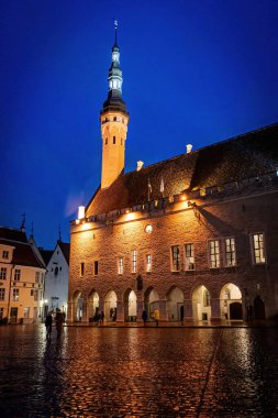 Eski Tallinn, Estonya 'nın gece manzarası