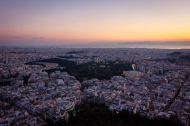 Fotoğraf Lycabettus Tepesi 'nden çekilmiştir. Şehrin ünlü manzarası ve en yüksek noktası..