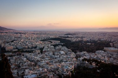 Fotoğraf Lycabettus Tepesi 'nden çekilmiştir. Şehrin ünlü manzarası ve en yüksek noktası..
