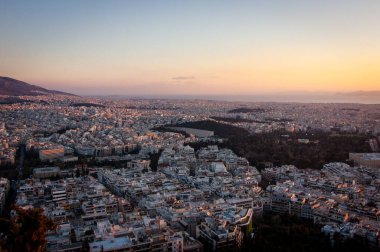 Fotoğraf Lycabettus Tepesi 'nden çekilmiştir. Şehrin ünlü manzarası ve en yüksek noktası..