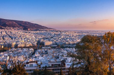 Fotoğraf Lycabettus Tepesi 'nden çekilmiştir. Şehrin ünlü manzarası ve en yüksek noktası..