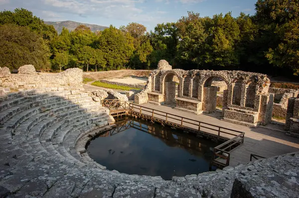 Günbatımında Butrint 'in UNESCO dünya mirası sahası, Arnavutluk' un Buthrotum kenti. Yüksek kalite fotoğraf