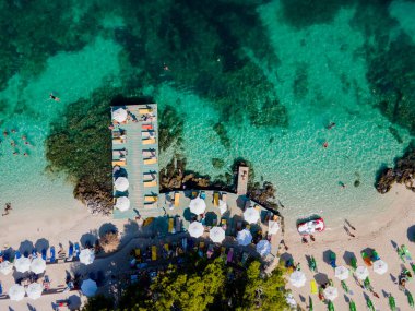 Arnavutluk Riviera 'nın Ksamil kentinin panoramik manzarası. Ksamil adaları Saranda yakınlarında yer alır. Üst Manzara. Güzel varış yerleri. Yüksek kalite fotoğraf