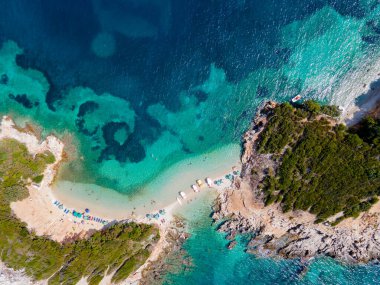 Arnavutluk Riviera 'nın Ksamil kentinin panoramik manzarası. Ksamil adaları Saranda yakınlarında yer alır. Üst Manzara. Güzel varış yerleri. Yüksek kalite fotoğraf