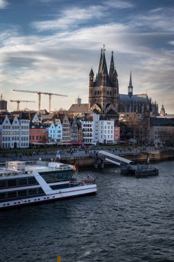 7 Mart 2025. Köln, Almanya 'da Kuzey Ren-Vestfalya eyaletinde yer alan bir şehirdir. Yüksek kalite fotoğraf