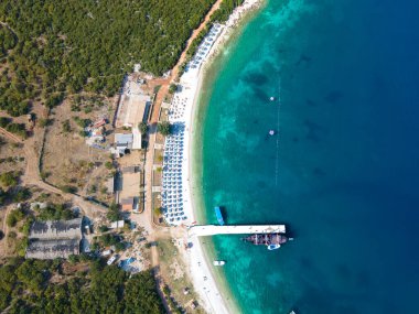 Arnavutluk Riviera 'nın Ksamil kentinin panoramik manzarası. Ksamil adaları Saranda yakınlarında yer alır. Üst Manzara. Güzel varış yerleri. Yüksek kalite fotoğraf