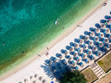 Arnavutluk Riviera 'nın Ksamil kentinin panoramik manzarası. Ksamil adaları Saranda yakınlarında yer alır. Üst Manzara. Güzel varış yerleri. Yüksek kalite fotoğraf