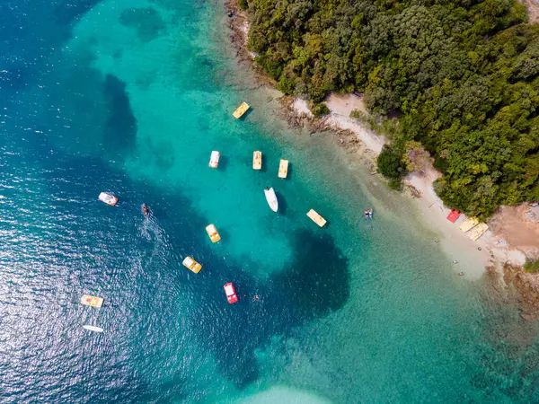 Arnavutluk Riviera 'nın Ksamil kentinin panoramik manzarası. Ksamil adaları Saranda yakınlarında yer alır. Üst Manzara. Güzel varış yerleri. Yüksek kalite fotoğraf