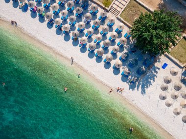Arnavutluk Riviera 'nın Ksamil kentinin panoramik manzarası. Ksamil adaları Saranda yakınlarında yer alır. Üst Manzara. Güzel varış yerleri. Yüksek kalite fotoğraf