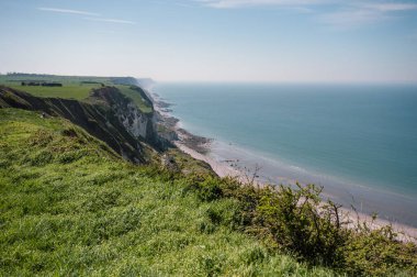 HKB Heuqueville 'deki Alman 2. Dünya Savaşı ateş kontrol merkezinden arta kalanlar denizi, Normandiya kıyılarındaki Atlantik Duvarı savunmasının bir kısmını,.