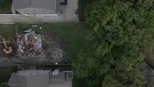 Воздушный Снимок Разрушенного Дома Сброшенного Свалку Очистки — стоковое видео