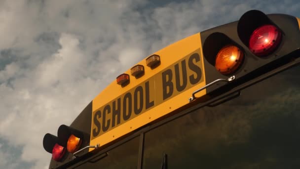 Frente Autobús Escolar Amarillo — Vídeos de Stock