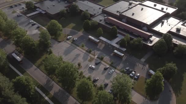 Overhead Drone Shot Van Een School Tijdens Ochtend Drop Met — Stockvideo