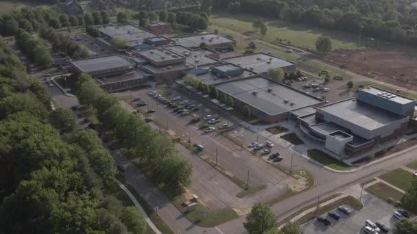 Overhead Drone Shot Van Een School Ochtend — Stockvideo