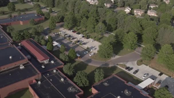 Drone Aéreo Tiro Uma Escola Durante Manhã — Vídeo de Stock