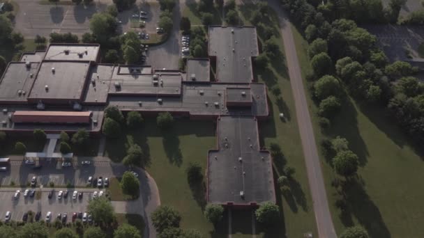 Sabah Saatlerinde Bir Okulun Insansız Hava Aracı Görüntüsü — Stok video