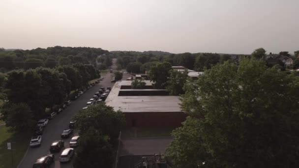 Sabah Saatlerinde Bir Okulun Insansız Hava Aracı Görüntüsü — Stok video