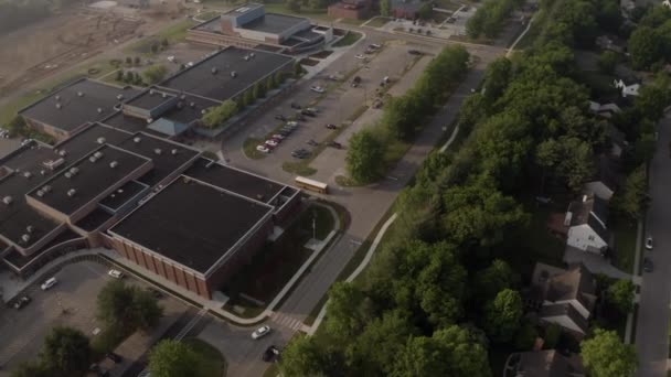 Drone Aéreo Tiro Uma Escola Durante Manhã — Vídeo de Stock