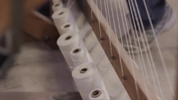 White Yarn Spinning Loom Make Rug Blanket — 비디오