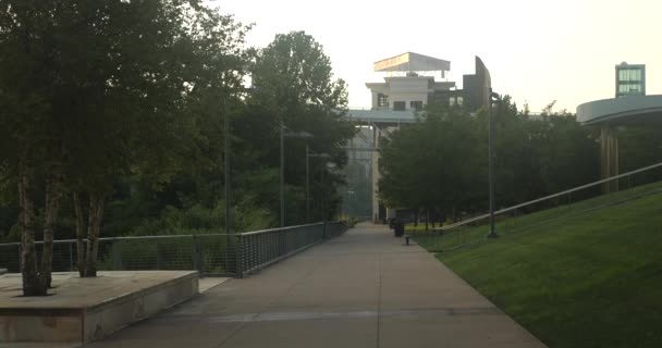 Sidewalk Cumberland Parkban Közel Nashville Belvárosához — Stock videók